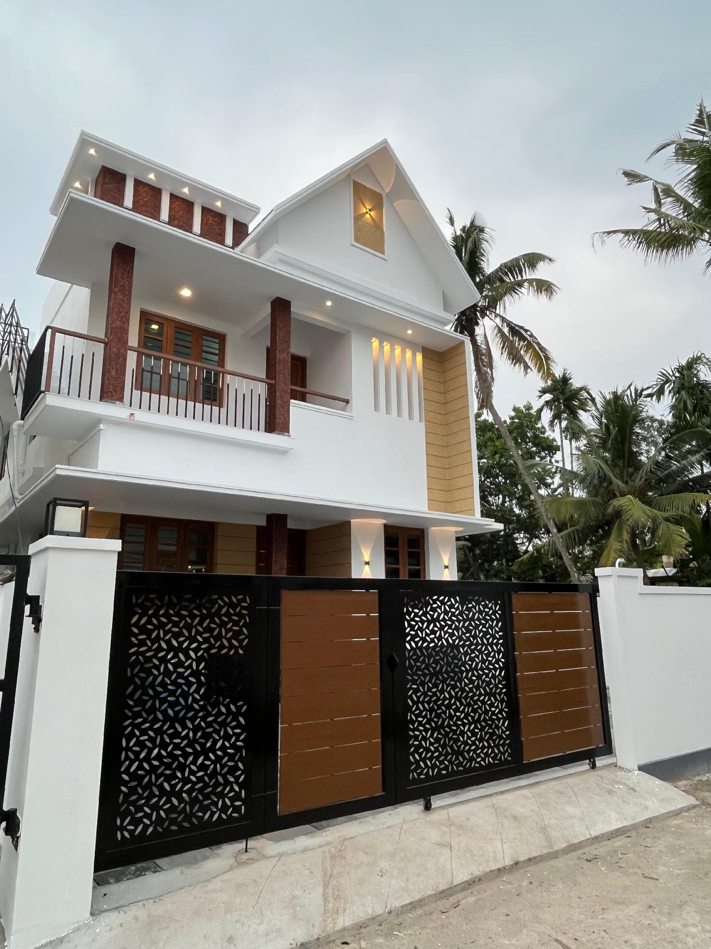 3.500 centPlot with 1550 sqft 3bhk semi furnished House for sale at Udayamperoor