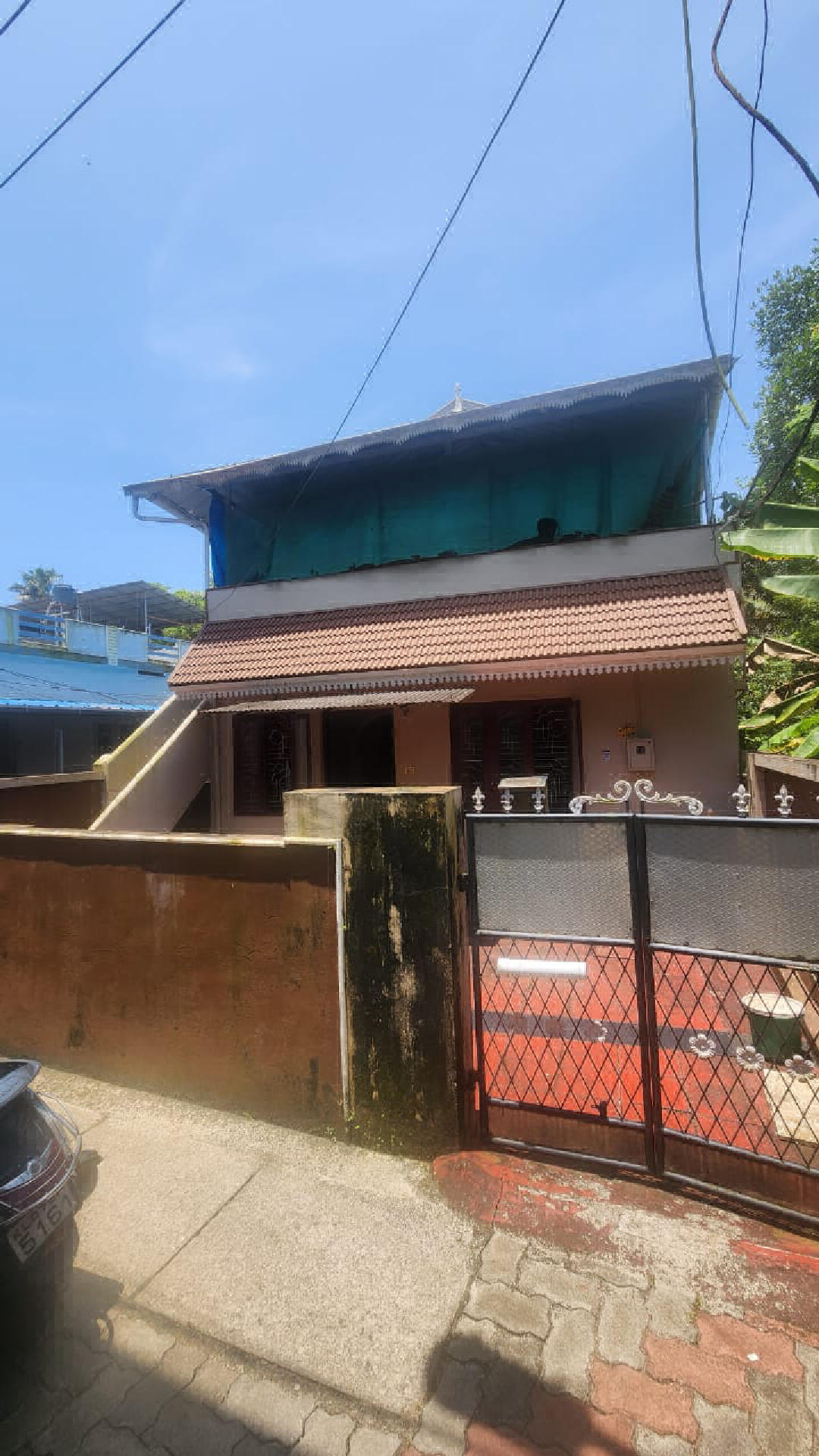 2.5 cents of land with 900 sqft 2bhk house for sale at Edapally.