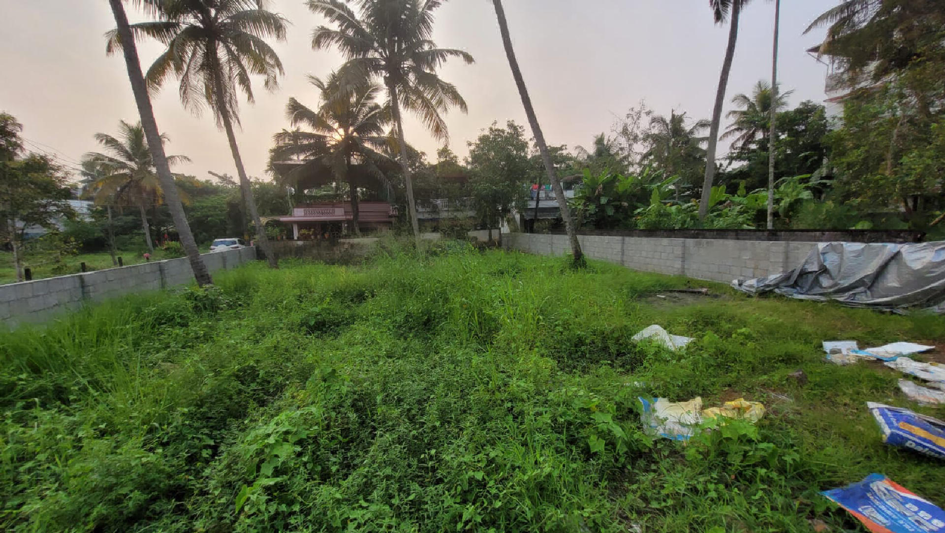 :8.300 cent plot for sale at Labour Jn,Eroor.