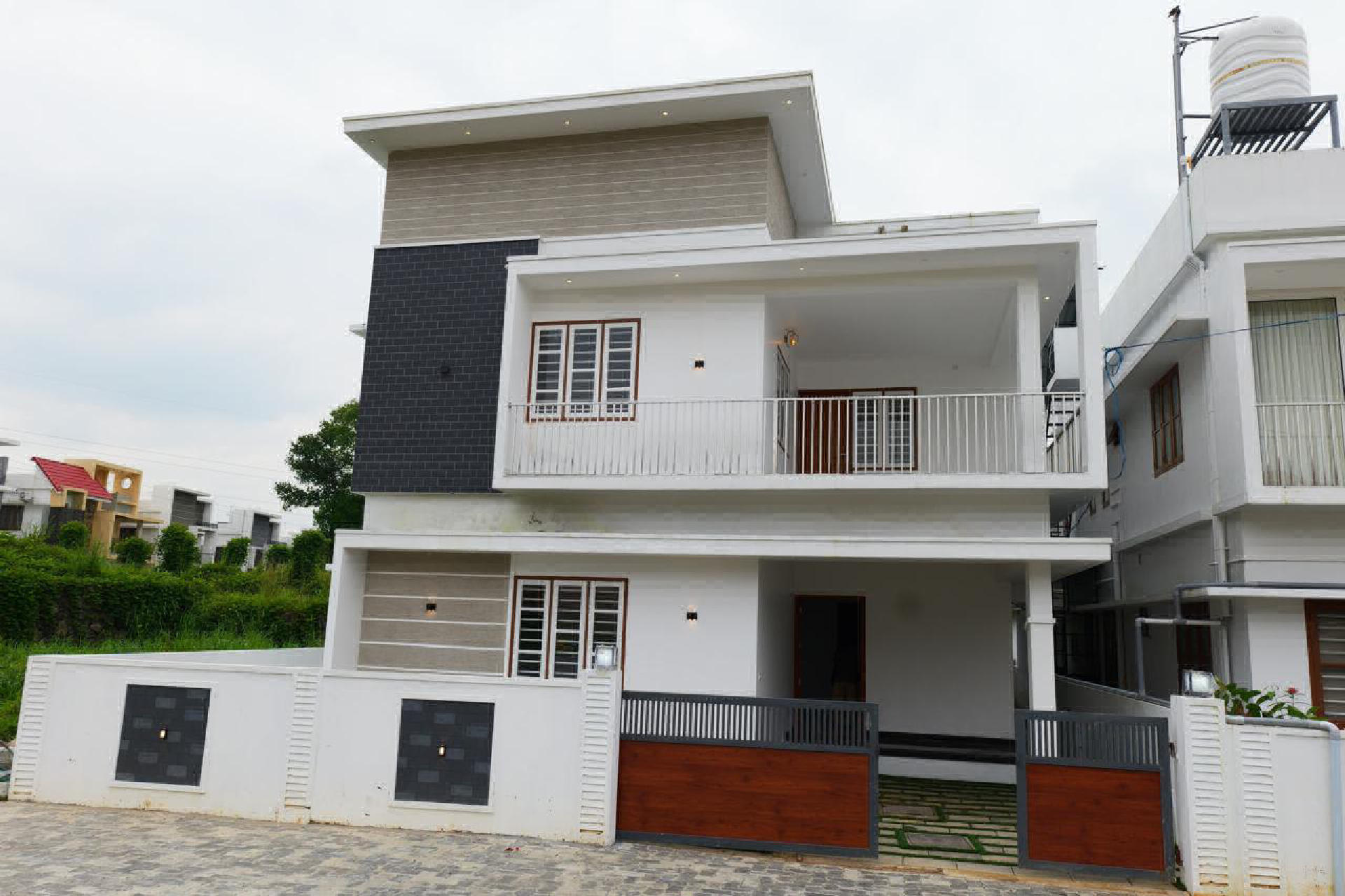 4.62 cents plot with  2150 sqft 4BHK plus study room Villa for sale at Thevakkal