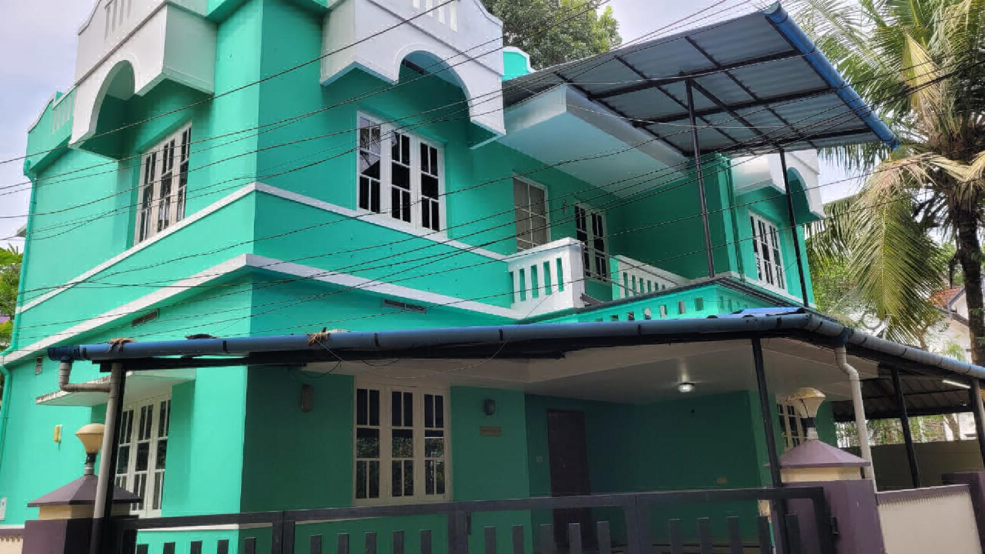 : 4 cents plot with 1700sqft 4BHK house sale at Eroor