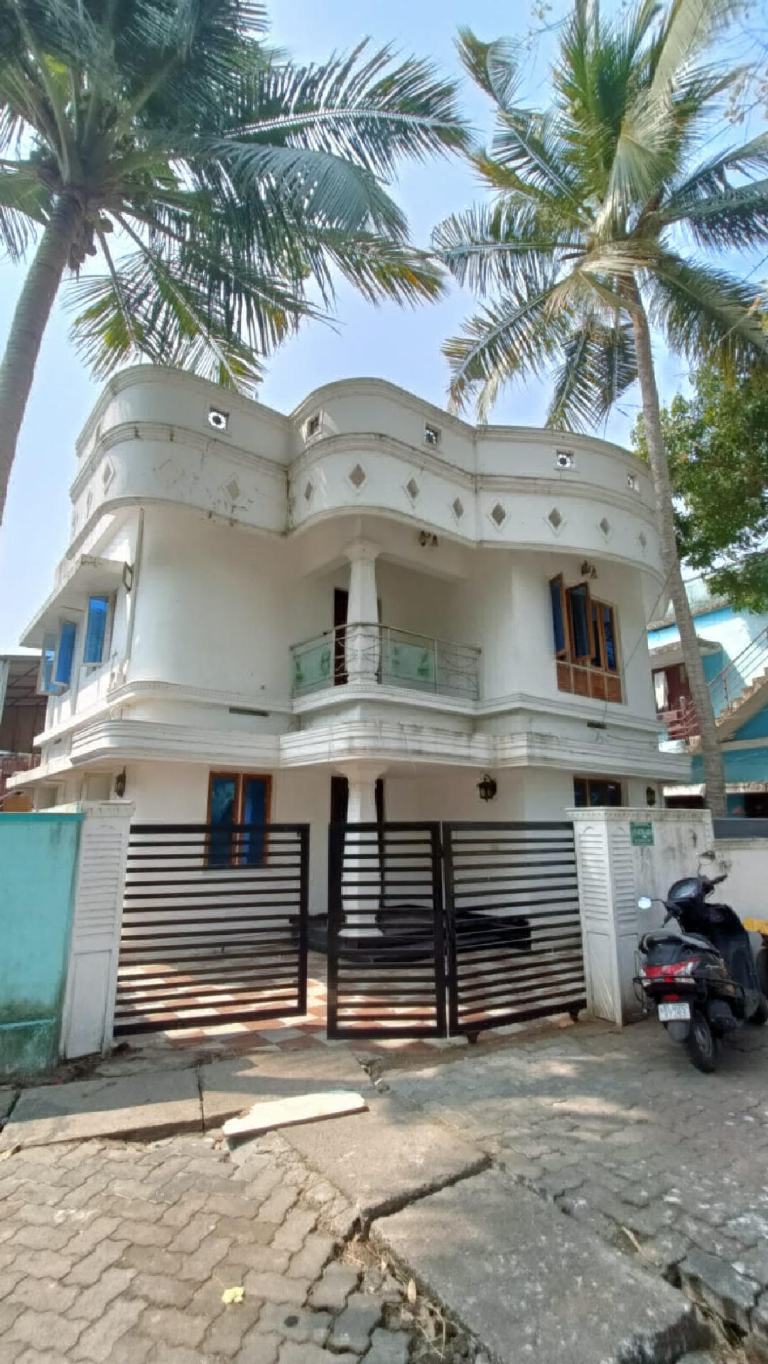 3 cent plot with 1600 sqrft 4 bhk for sale at Thykoodam , Vyttila