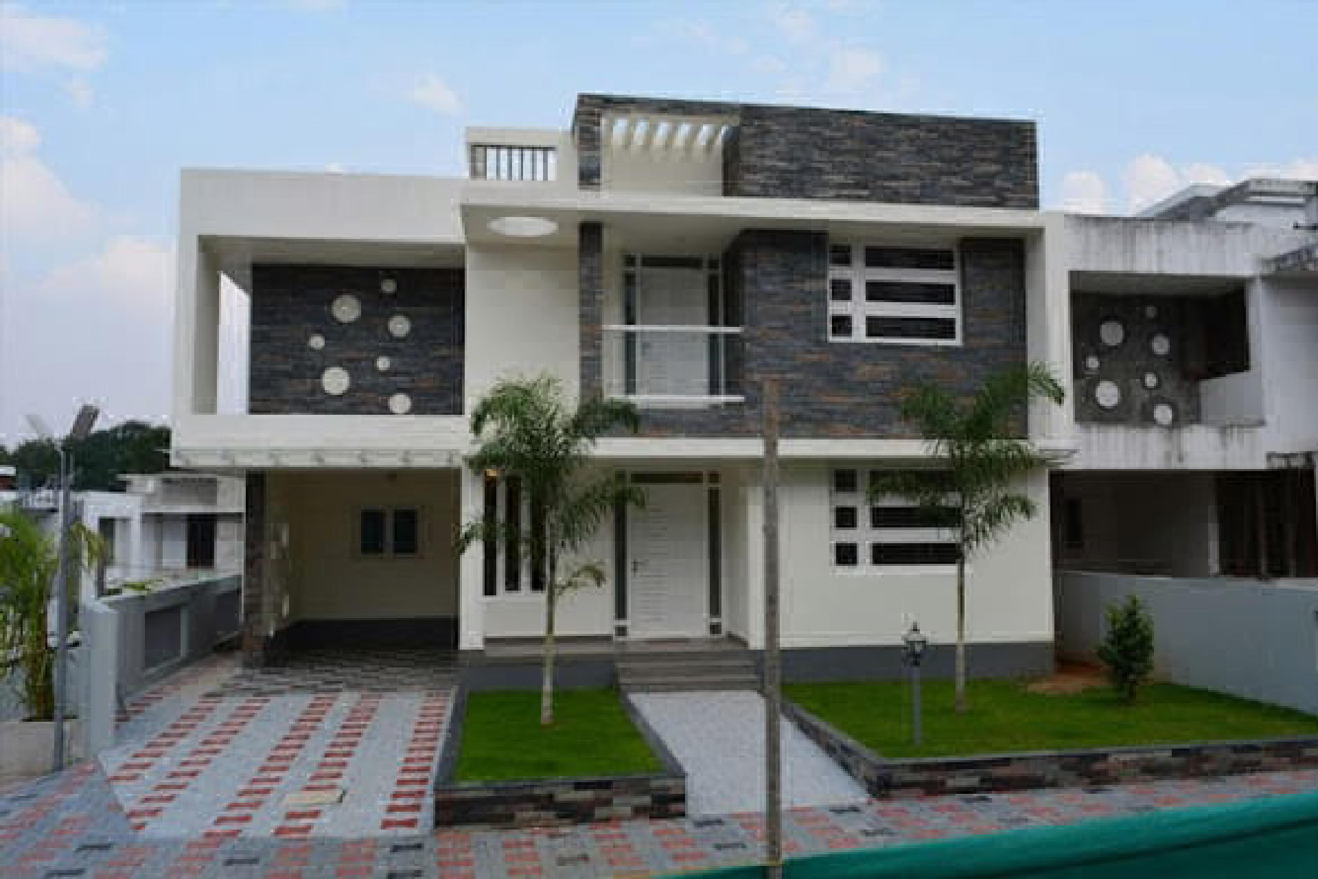 5 cent plot with 2000 sqft 3BHK luxury villa sale at Chottanikkara.