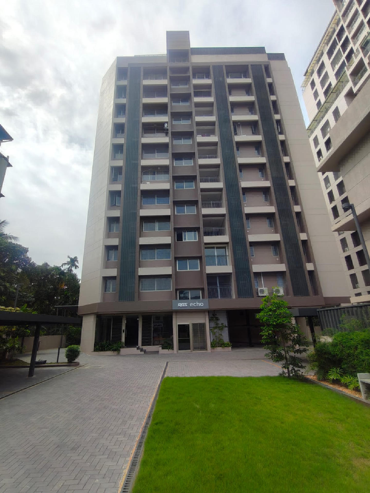 1960 sqft 3 BHK flat  for sale at Elamakkara.