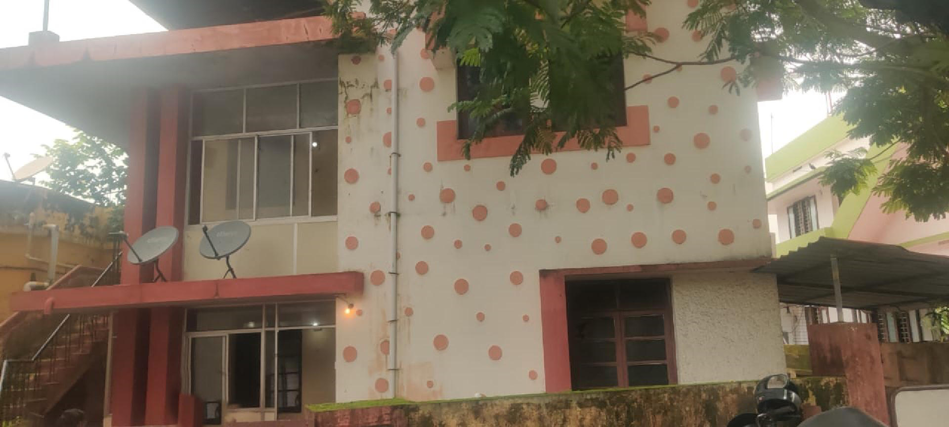 5.8 cents of plot with2200 sqft 5 bhk commercial purpose house for  sale at Fort Kochi