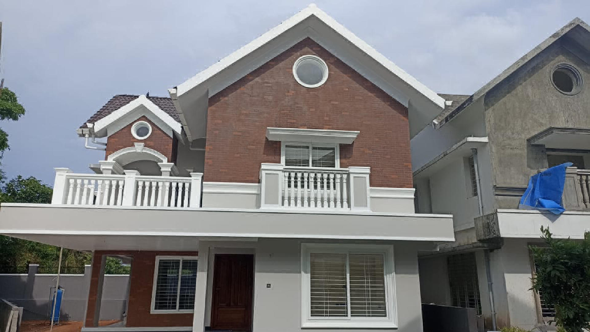 6.5 cent plot with 2600sqfeet 4 bhk house for sale at Wonderla. Kakkanad.