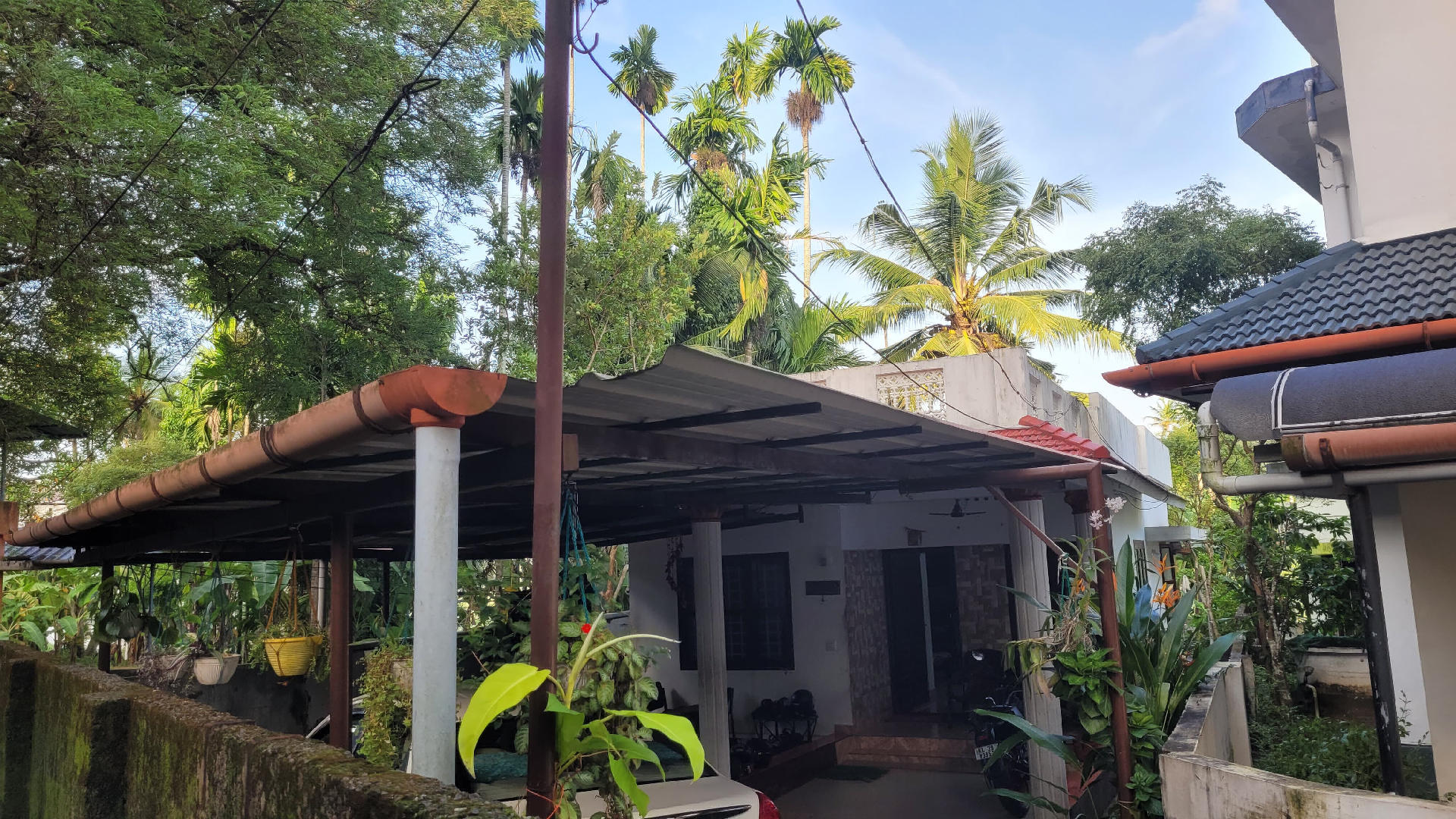 5.5 cnts plot wiith 1200 sqsft 2bhk house for sale at Manjakkad,  Chottanikkara.
