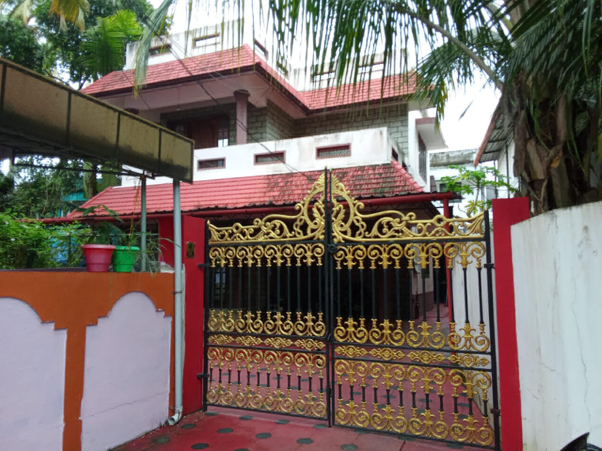7cent plot with 1500 sqft 3BHK house for sale at Vyttila