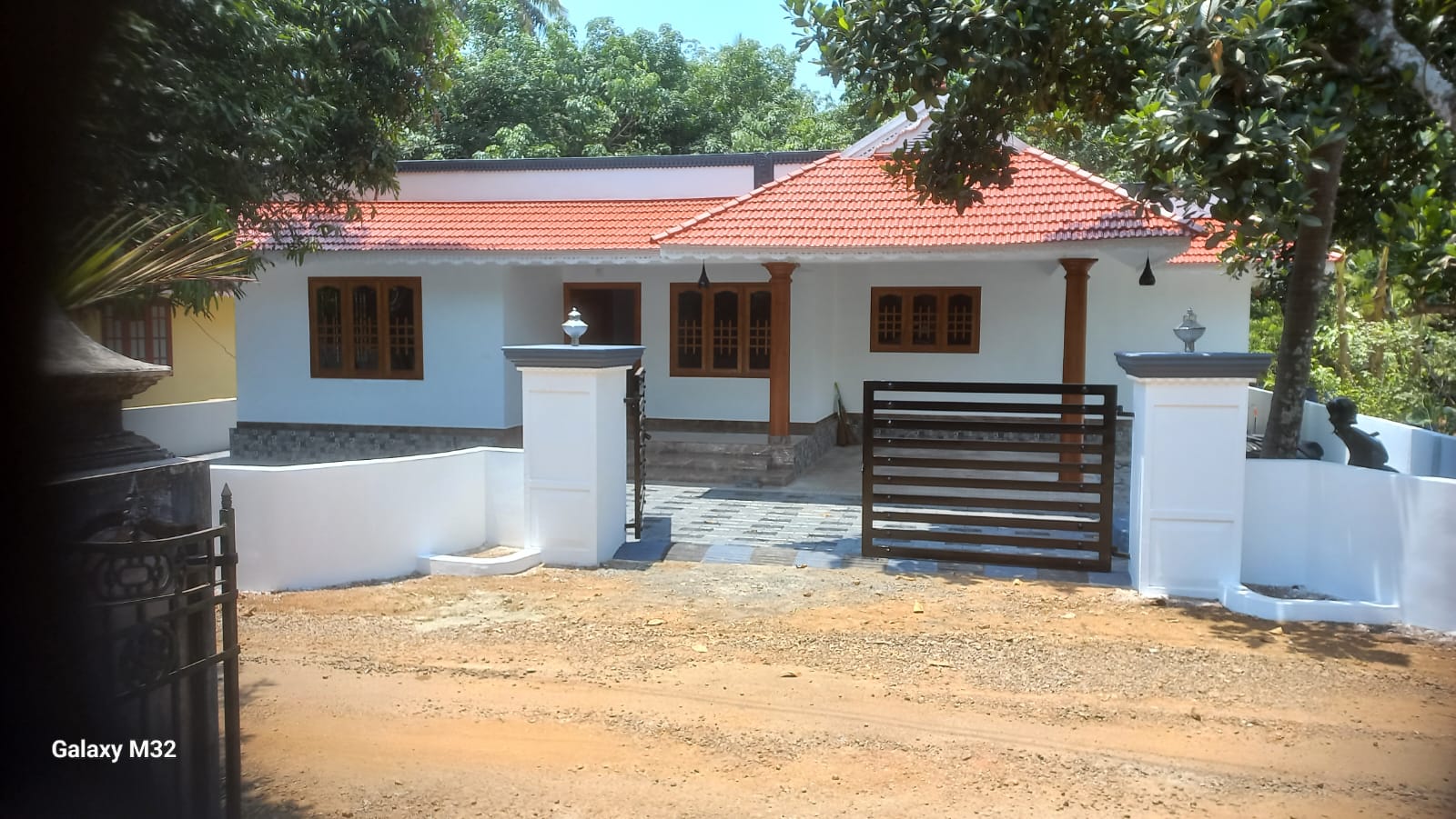 Independent House for sale at Avoly,