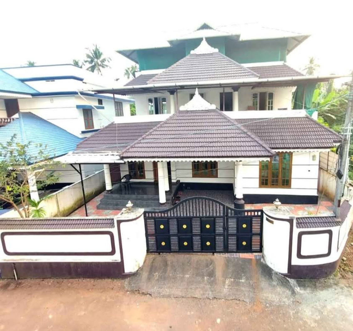 Independent House for sale at Erumathala West, Choornikkara