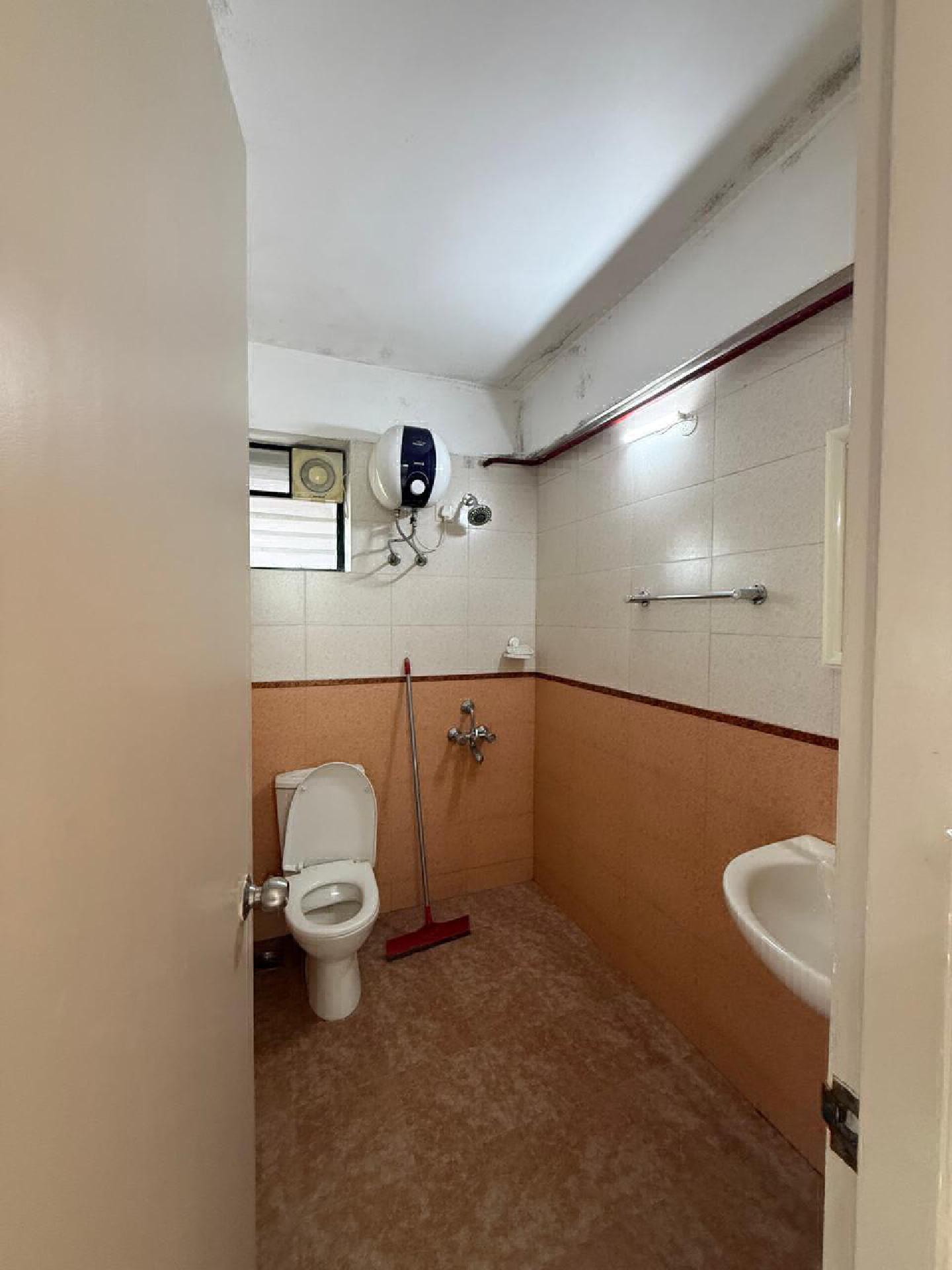 SEMIFURNISHED 2BHK FOR SALE IN KALOOR