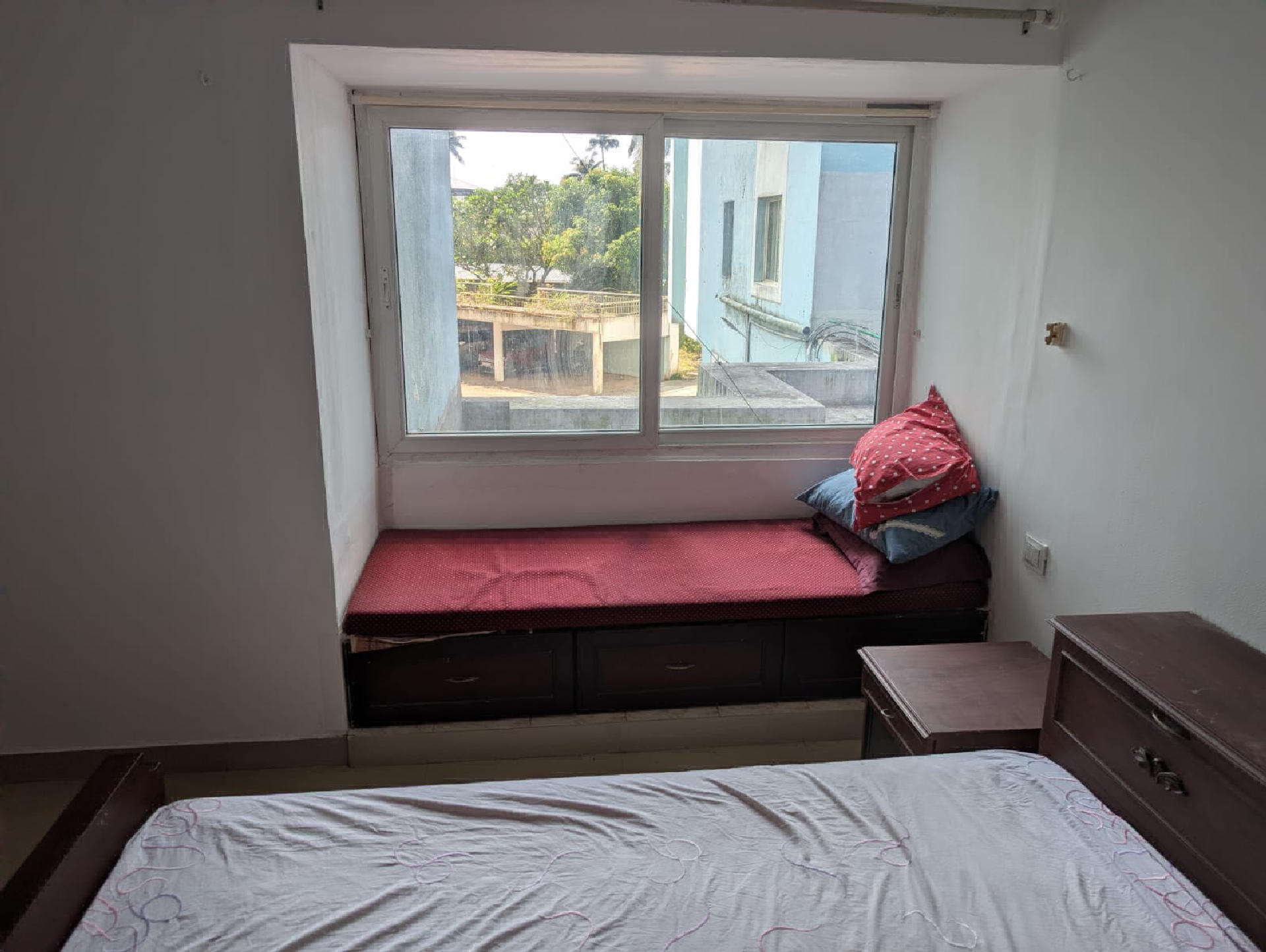 FULLY FURNISHED 4BHK FOR RENT IN THEVARA