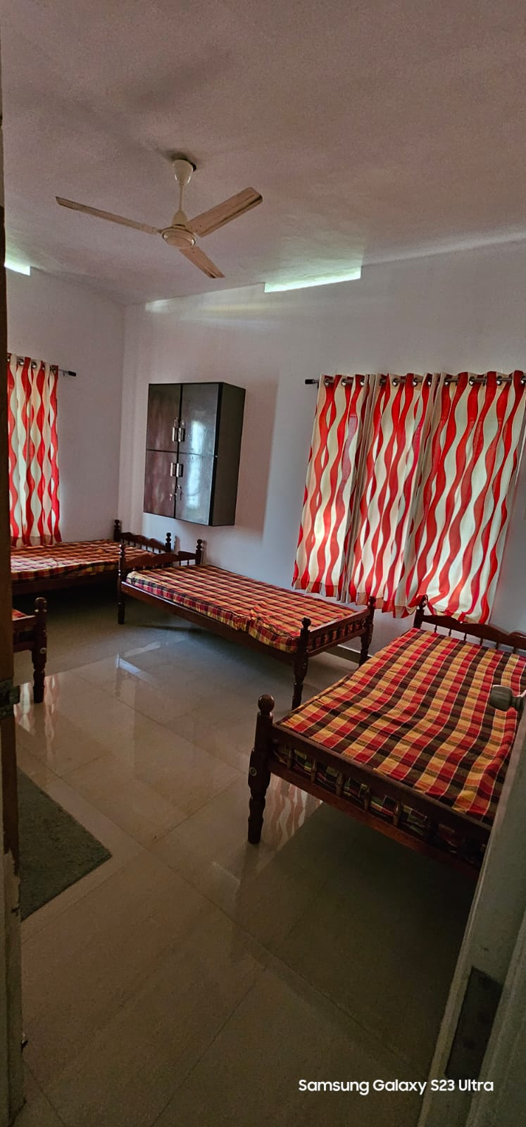 Paying guest room(Ladies) available at Thrippunithura,Ernakulam