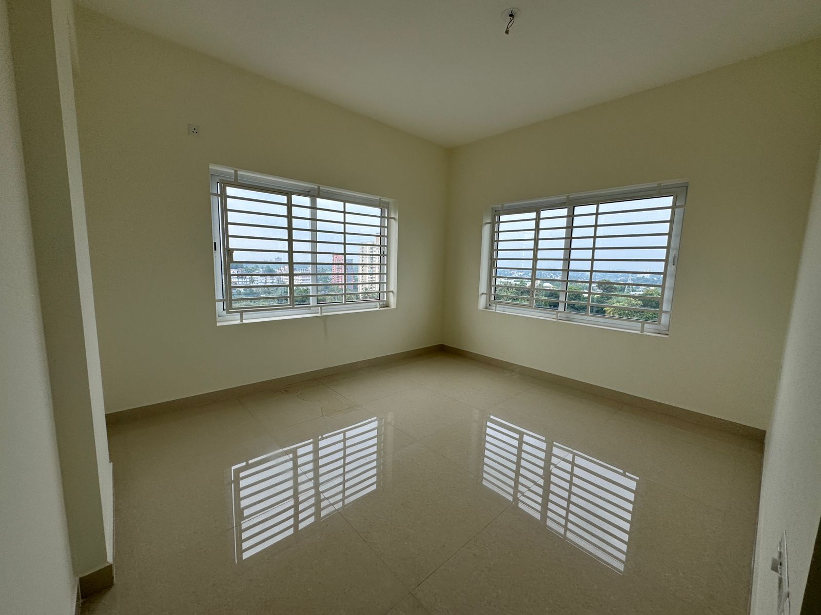 2600 SQ FT 4 BHK FLAT FOR SALE IN KAKKANAD