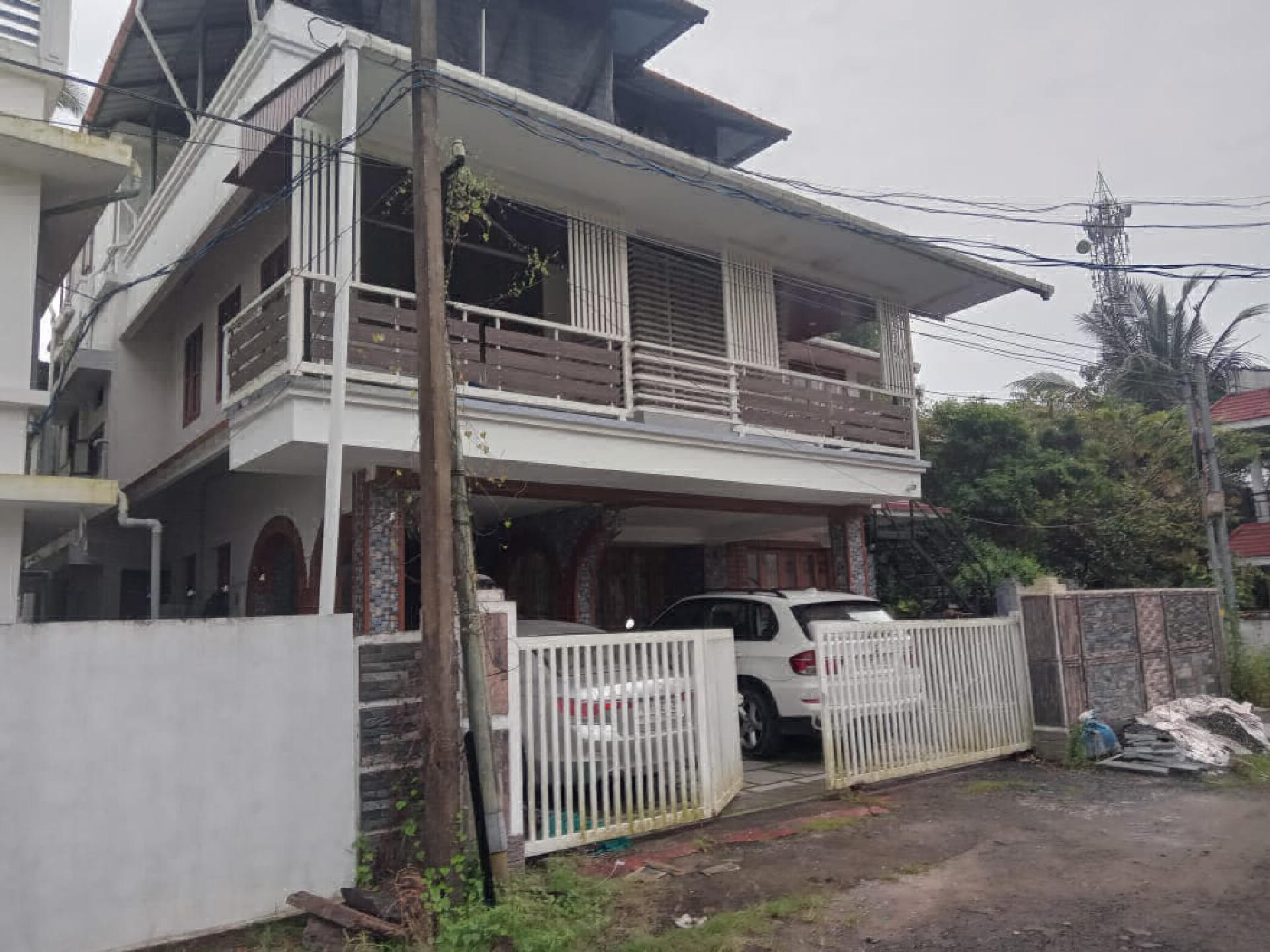 Gated villa for Sale