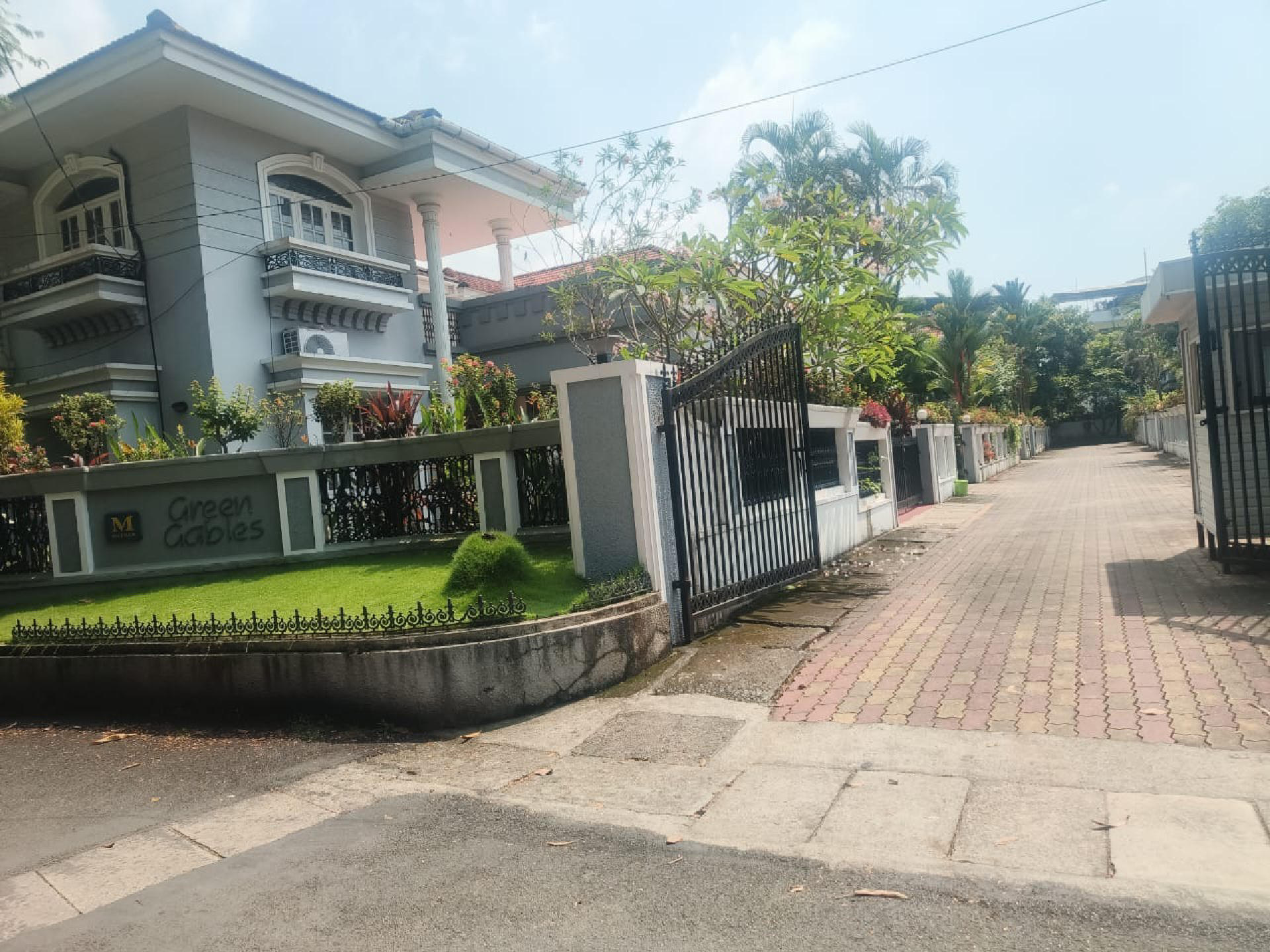 Gated villa for Sale