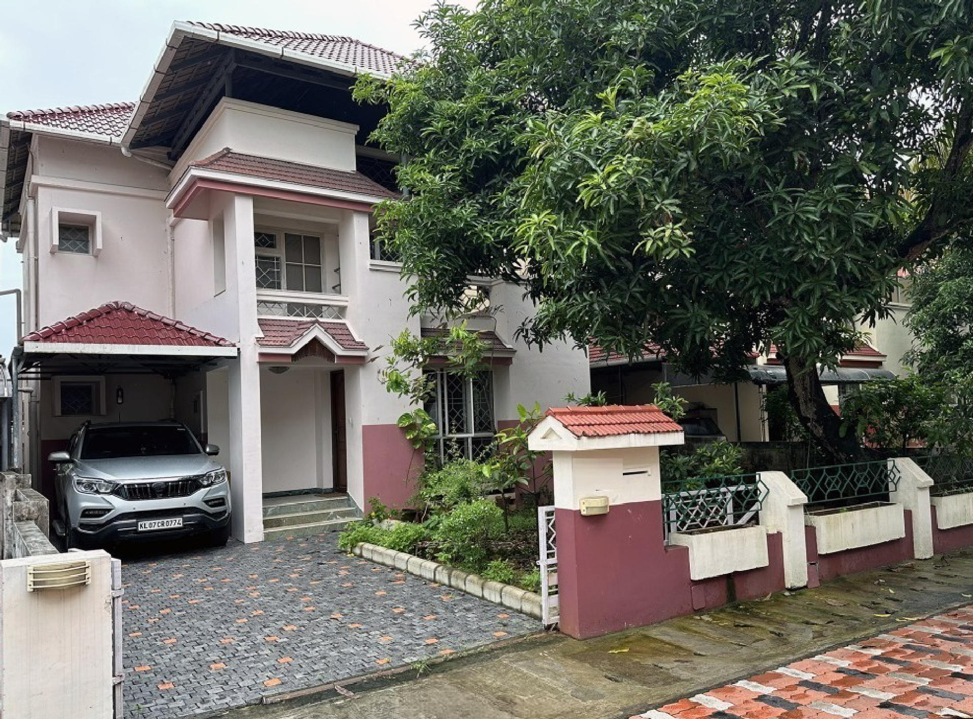 Gated villa for Sale