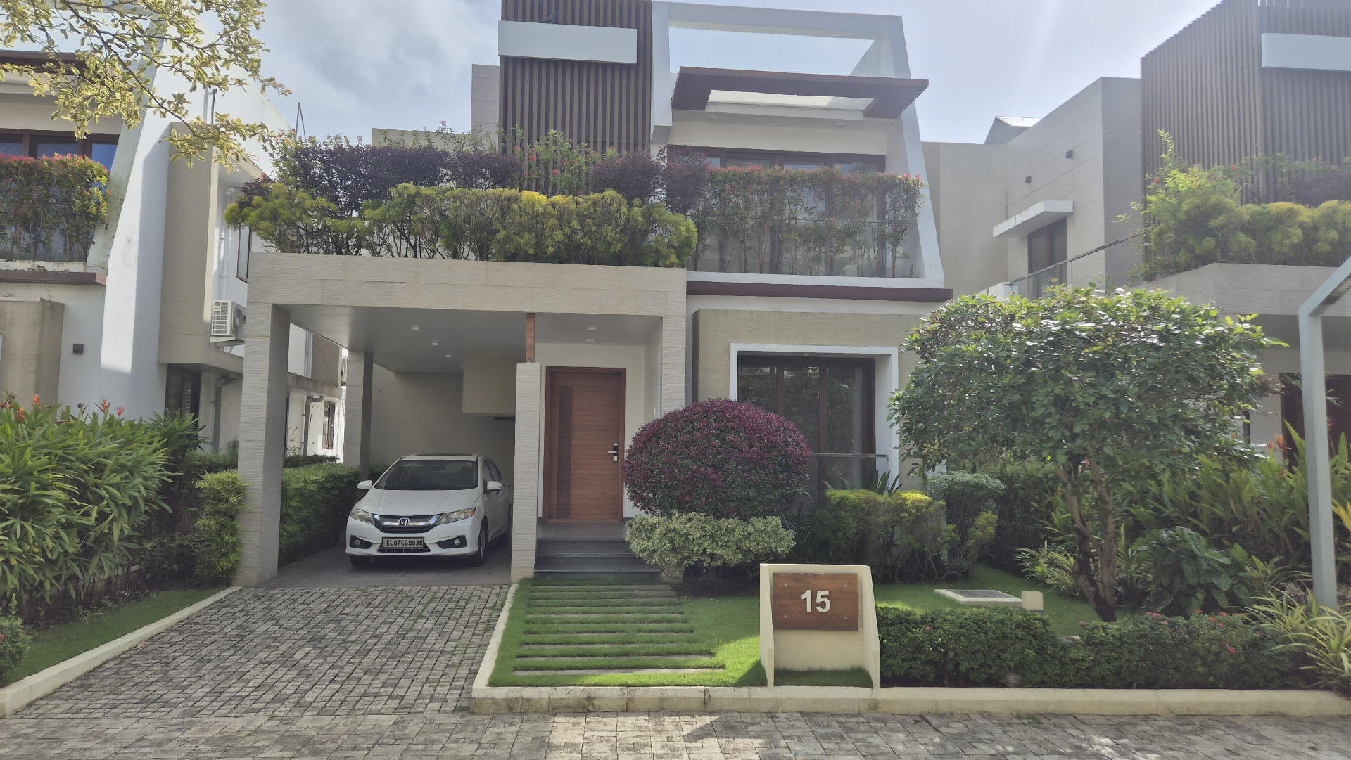 Gated villa for Sale