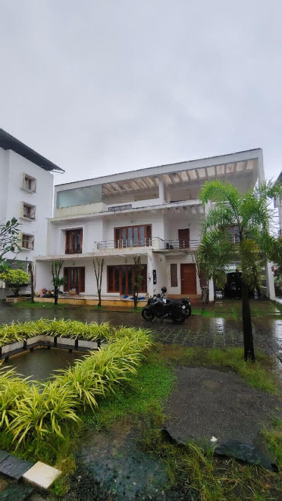 Gated villa for Sale