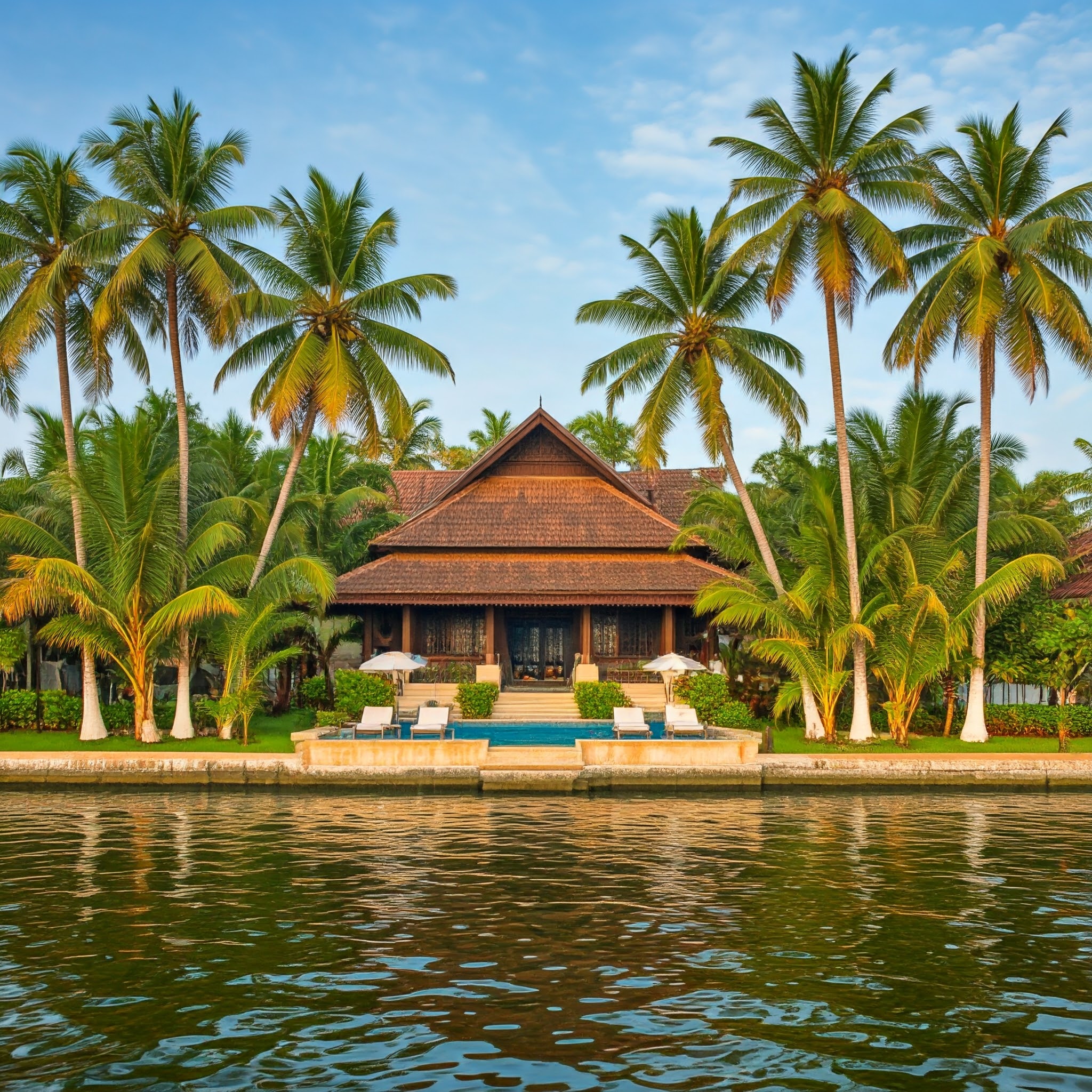 4 STAR WATERFRONT RESORT AT A RENOWNED TOURIST DESTINATION IN KERALA.