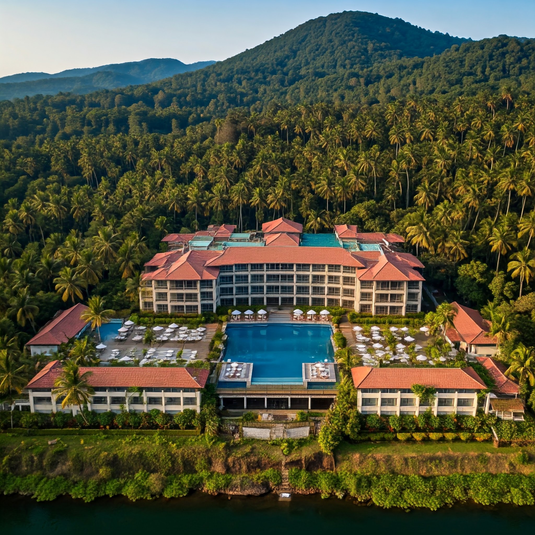 LUXURY 4-STAR LAKE VIEW RESORT ON THE MARKET IN KERALA