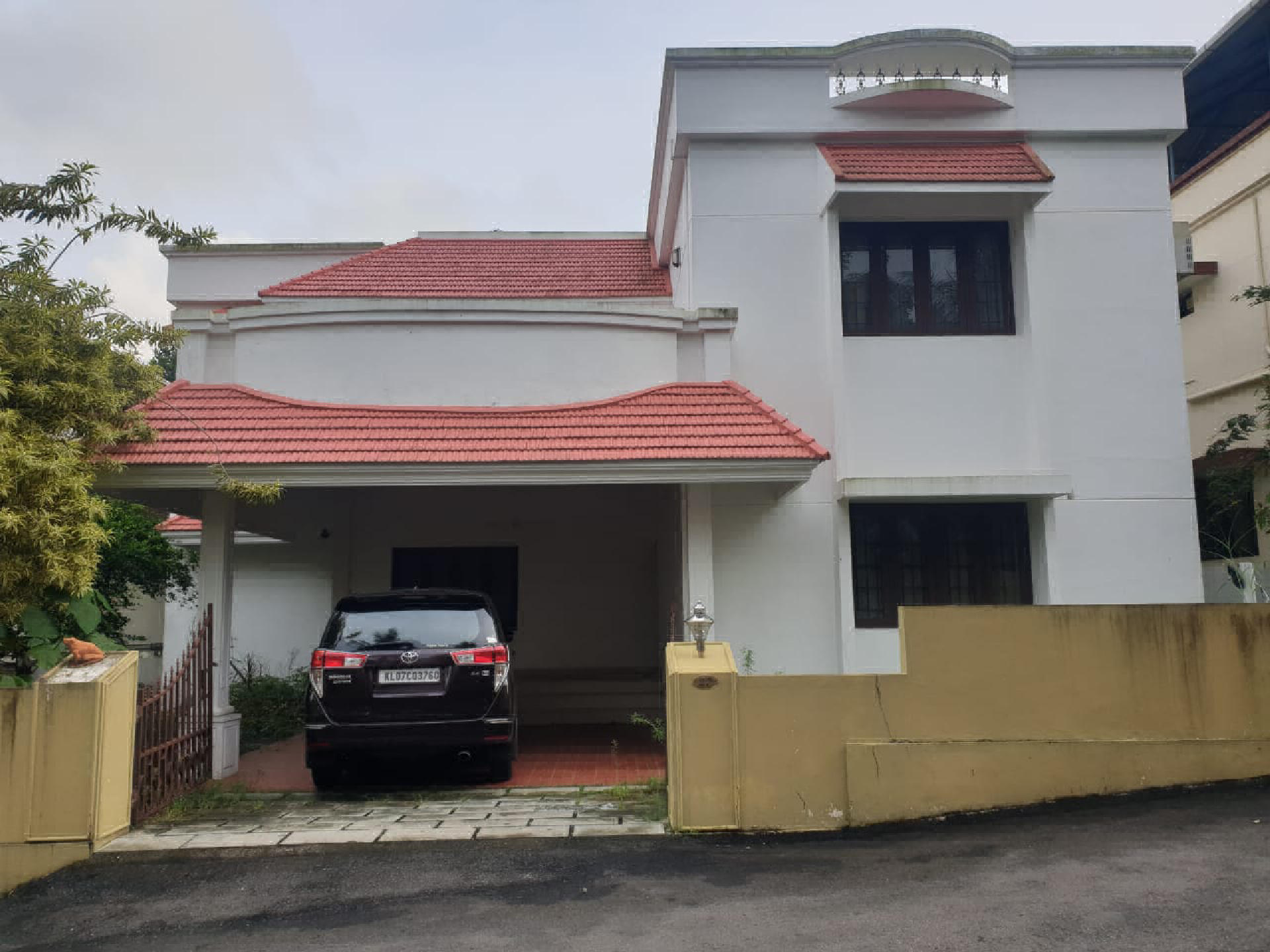 Gated villa for Sale