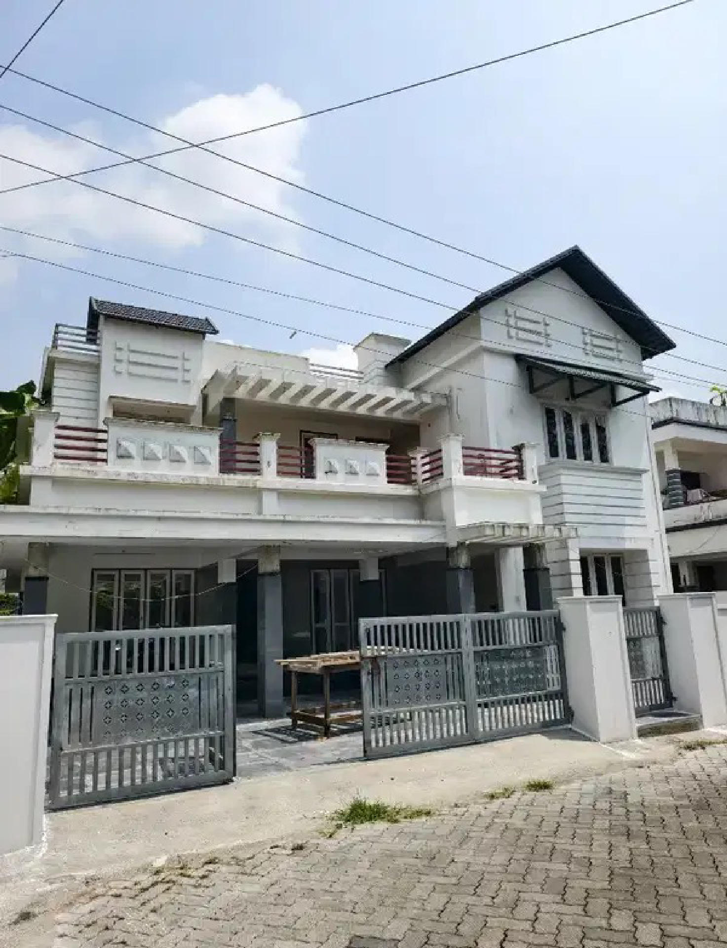 Gated villa for Sale