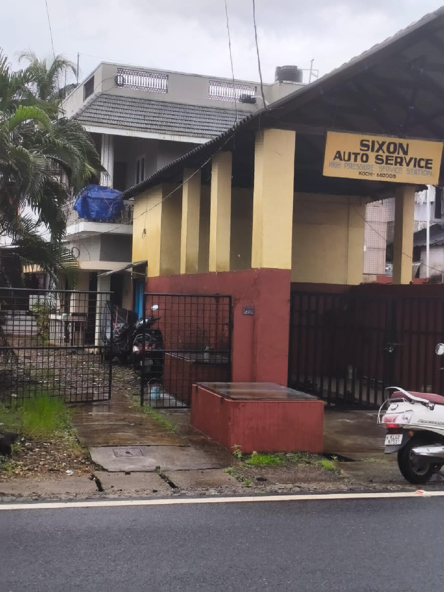 Commercial building with house for Sale