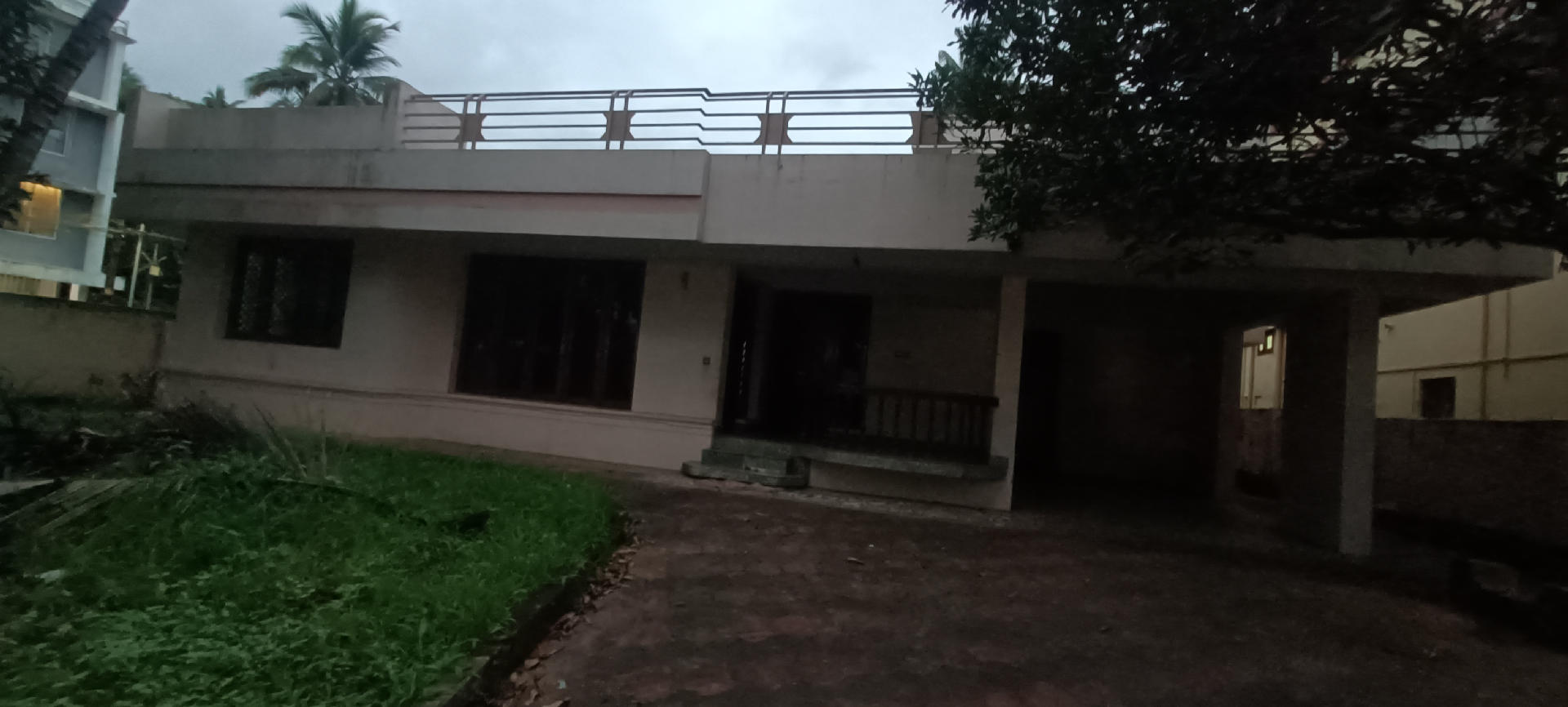 2100sqft commercial space available in ambalamukku
