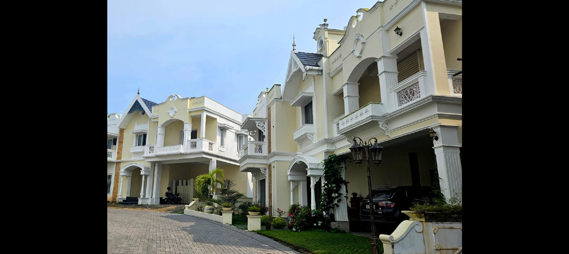 Gated villa for Sale